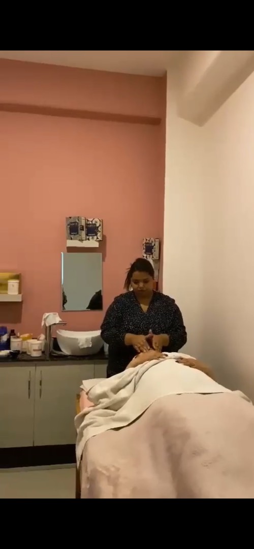 Shaheen deira ladies salon